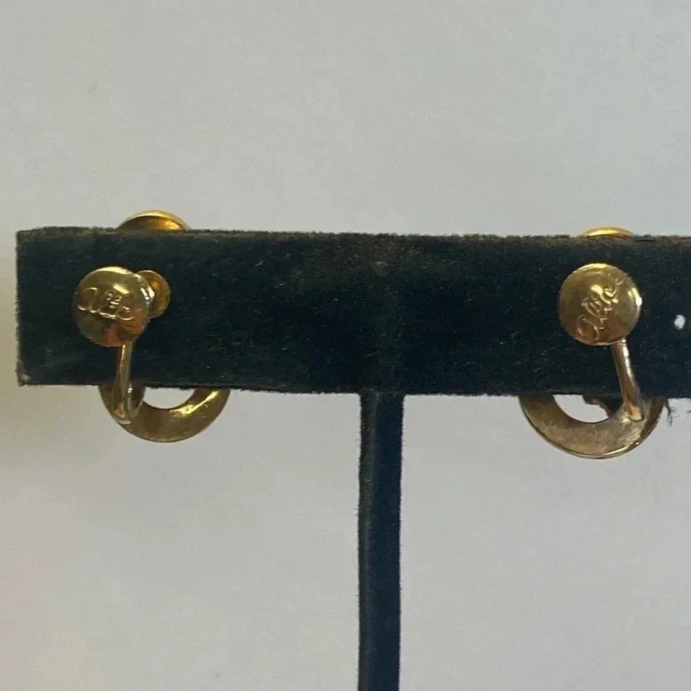ALICE SCREW BACK EARRINGS IN GOLD - Picture 7 of 10